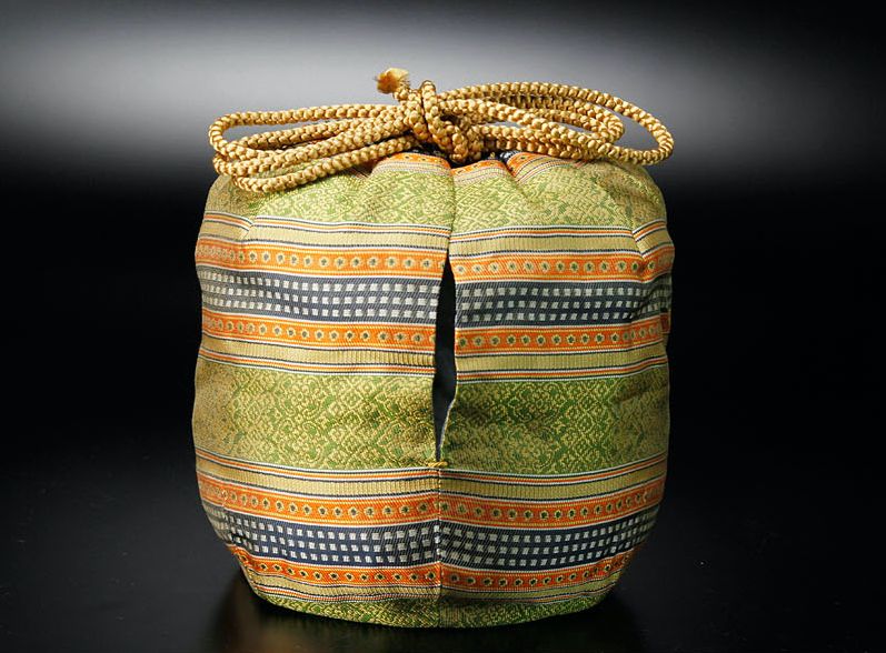Tsukigata Nahiko Mizusashi w/ Silk Pouch