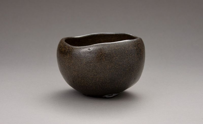 A “Kase-Guro” Raku Tea Bowl by Higaki Ryota