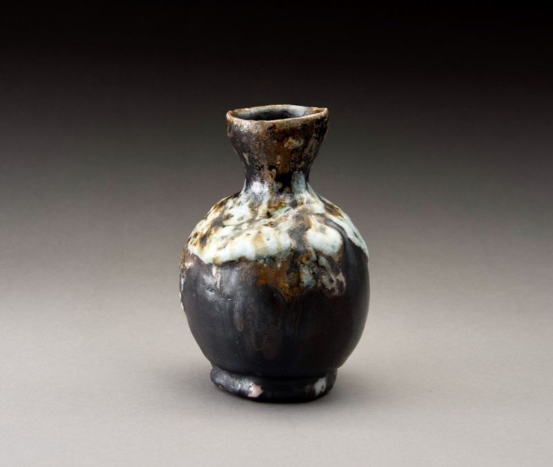 An Oni Shino ko-Tsubo by Tsukigata Nahiko