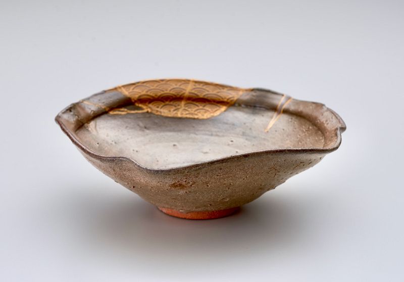 An Antique Karatsu Bowl with Exceptional Makie Kintsugi Repairs