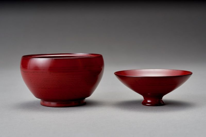 A Wajima-nuri Red Lacquer Bowl Set by Kado Yui