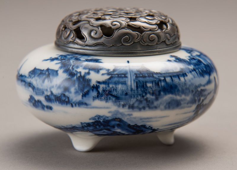 A Porcelain Incense Burner by Imperial Court Artist Ito Tozan