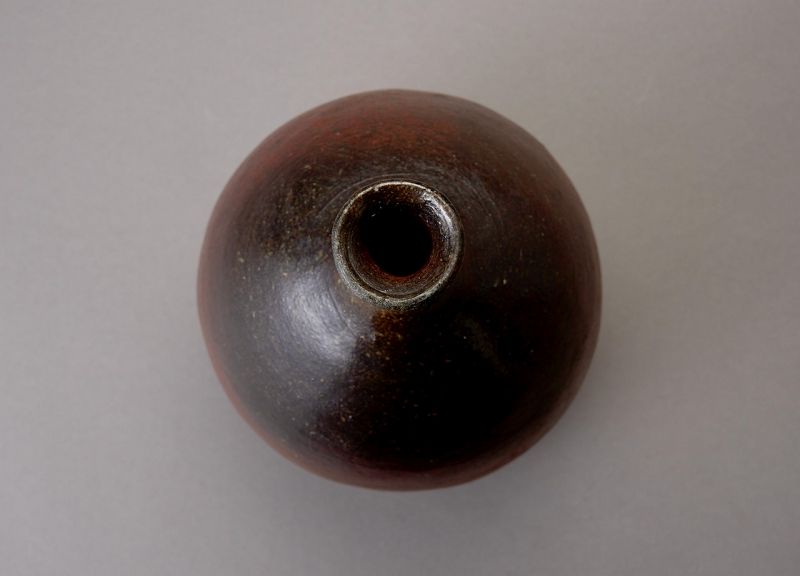 A Momoyama Period Bizen “Shimokabura” Tokkuri (Researcher Piece)
