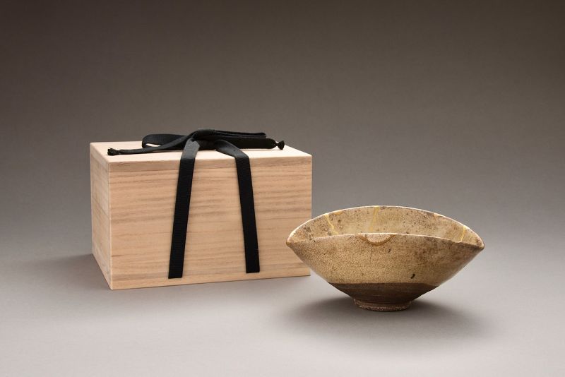 A Richo Era Kōrai Tea Bowl with Gold Repairs