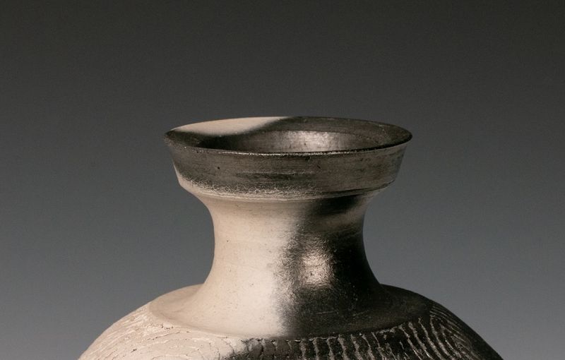 A Modern Vase by Studio Potter Sakata Jinnai (b. 1943)