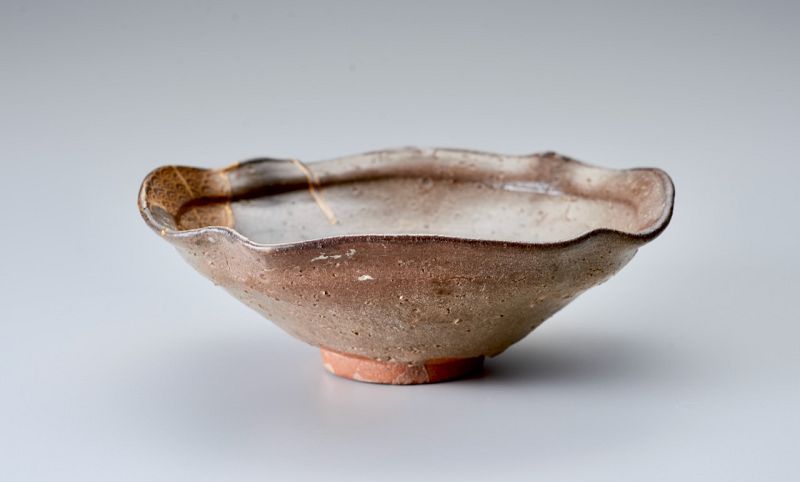 An Antique Karatsu Bowl with Exceptional Makie Kintsugi Repairs