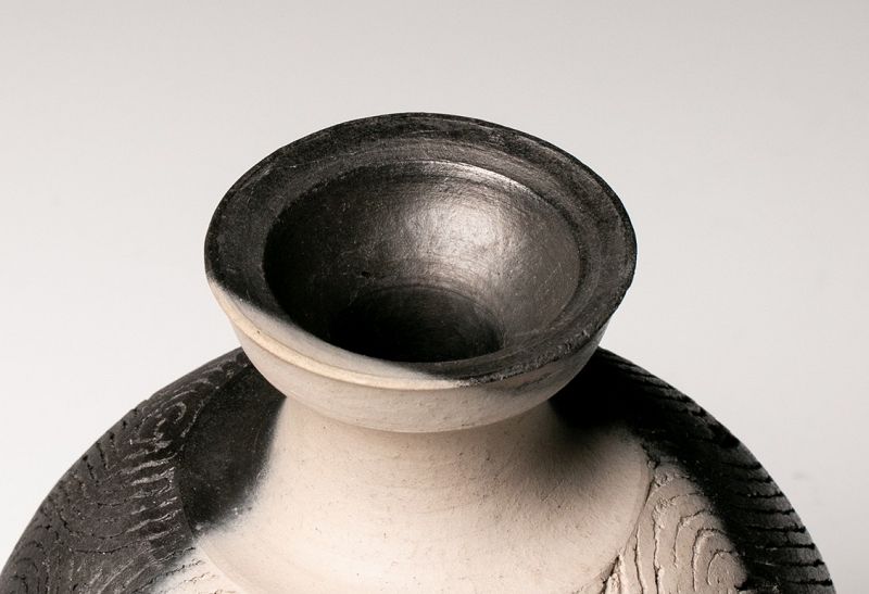 A Modern Vase by Studio Potter Sakata Jinnai (b. 1943)