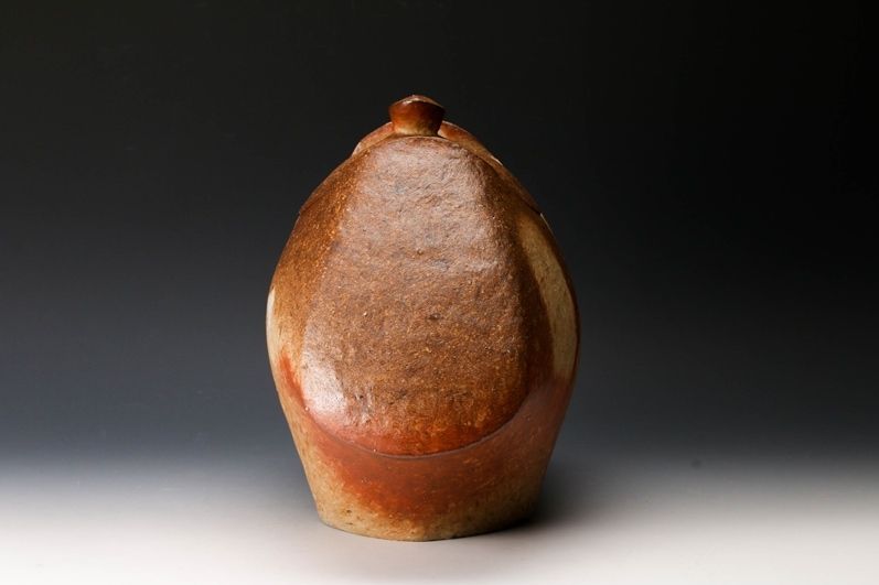 A Modern Bizen Lidded Jar by Yokoyama Naoki