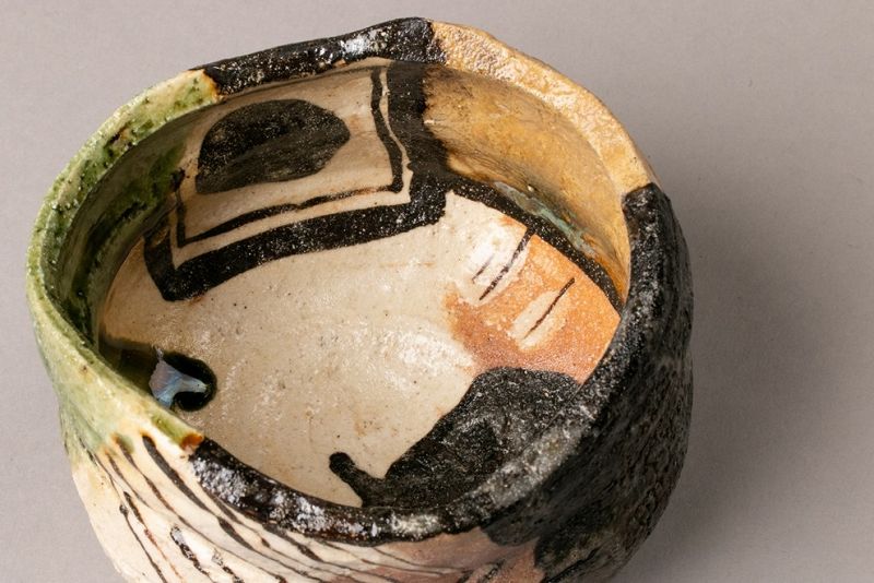 A Stunning Contemporary Oribe Tea Bowl by Suzuki Gorō