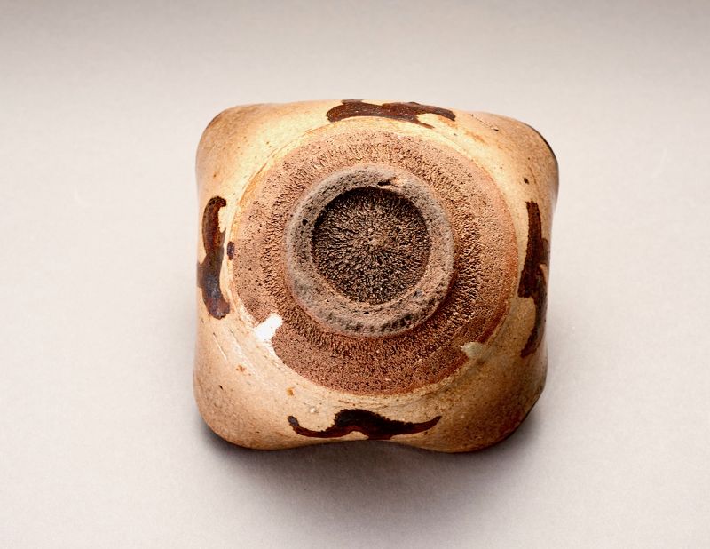 A 17th Century e-Karatsu “Mukozuke” Serving Dish