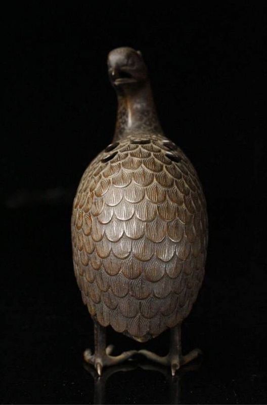 A Finely Crafted Bronze Quail Incense Burner from Edo (Temple Relic)