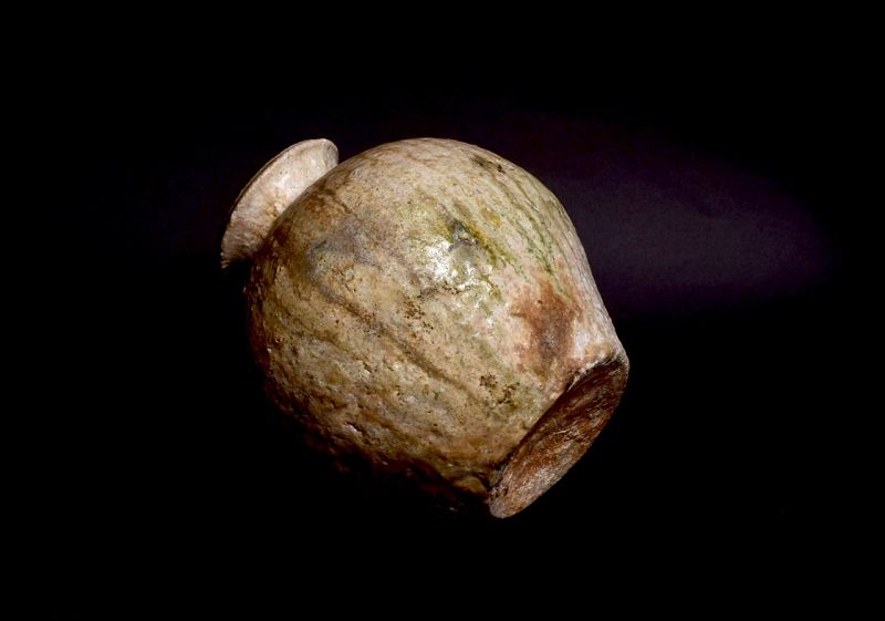 A Shigaraki Anagama-fired Tsubo by Michio Furutani