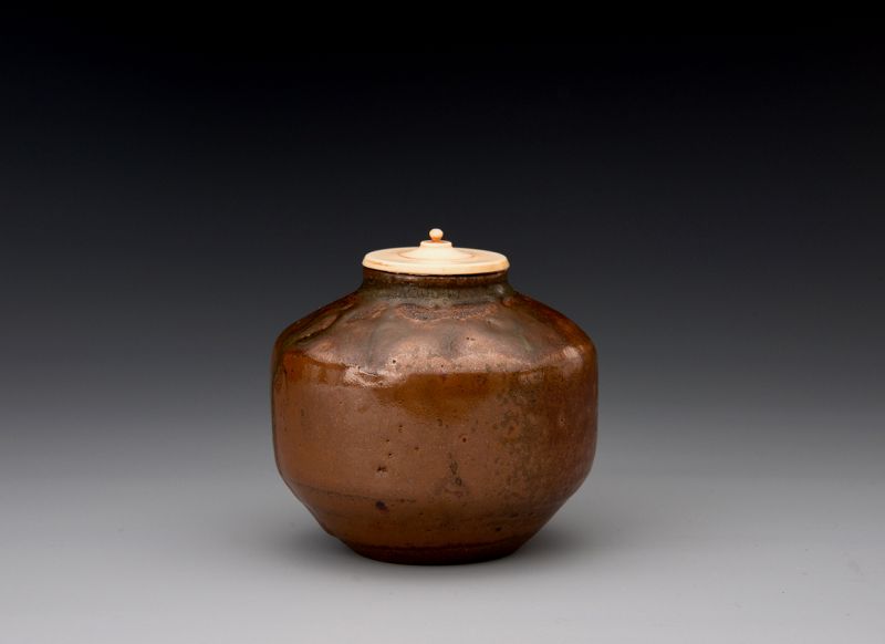 An antique cha-ire with unique glazing