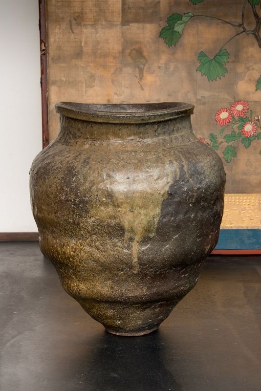 A Muromachi Period Ash Glazed Large Bizen Pot - Certified