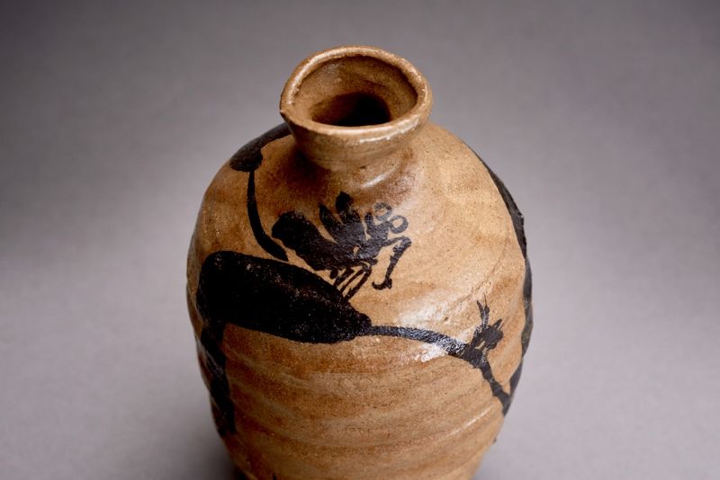 Stylized Sake Flask by Renown Potter Suzuki Goro (b. 1941)
