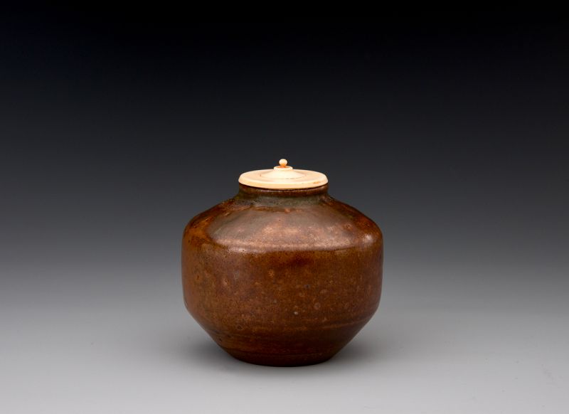 An antique cha-ire with unique glazing