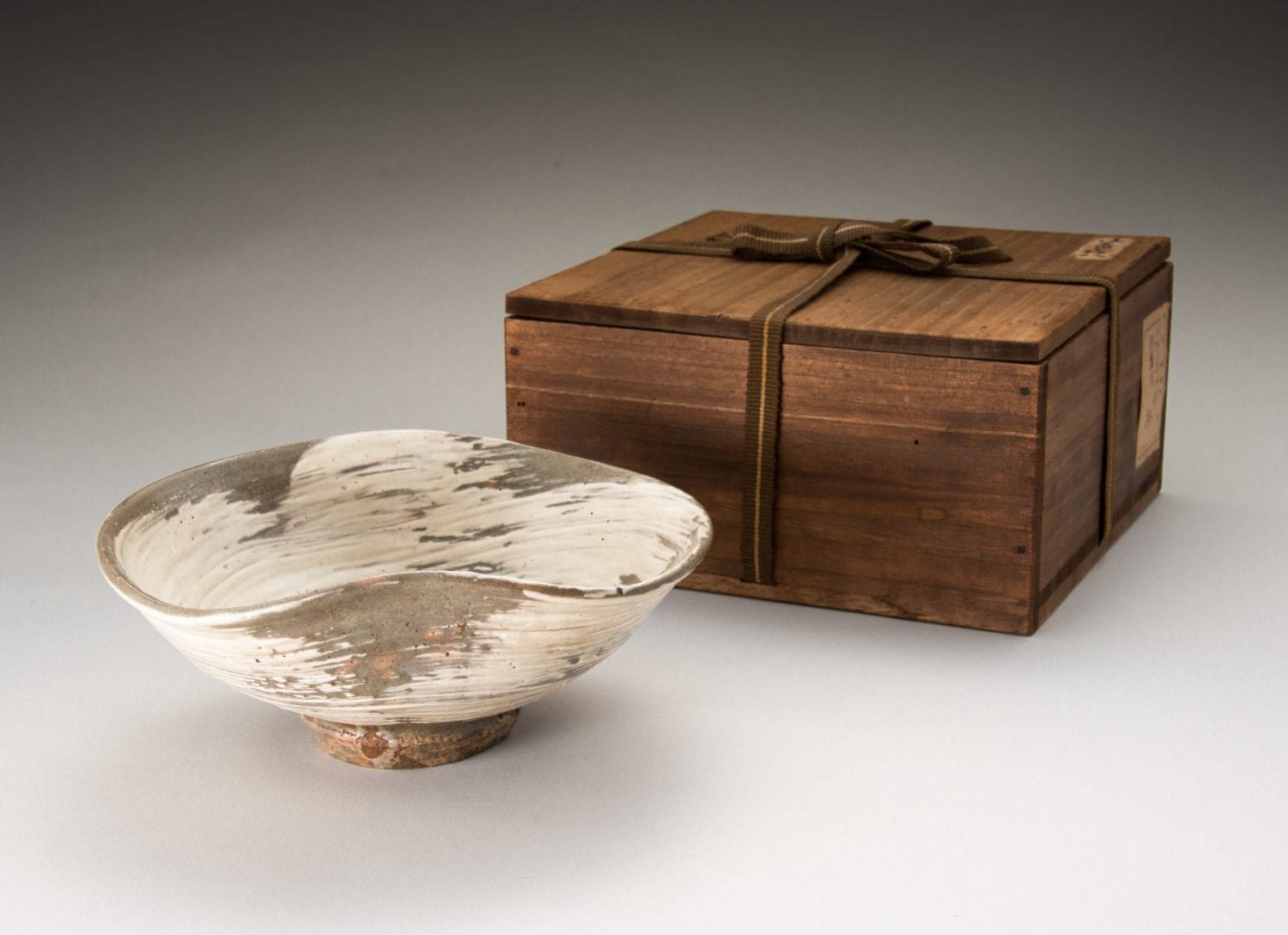 Hakeme Bowl by Ninnami Dohachi (1783 – 1855)