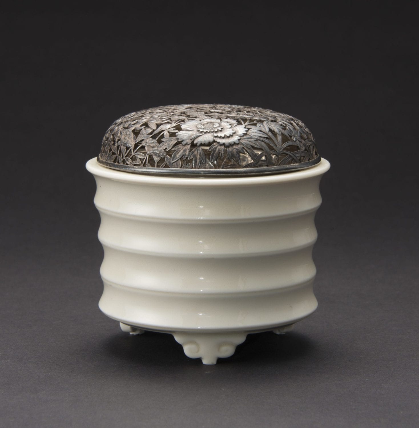 Porcelain Incense Burner by Miura Chikusen (1854 – 1915)