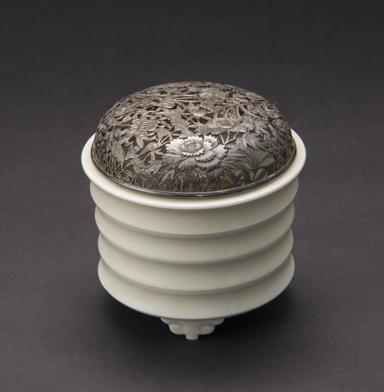 Porcelain Incense Burner by Miura Chikusen (1854 – 1915)