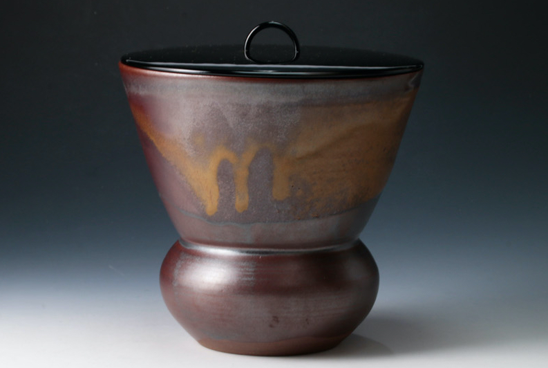 A Mizusashi by Hachizan Takatori XI