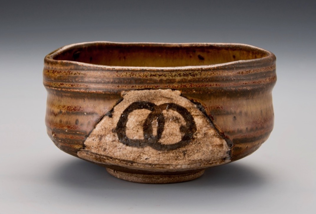An Excellent Edo Period Oribe Tea Bowl with Poetic Name ‘Toma-bune’