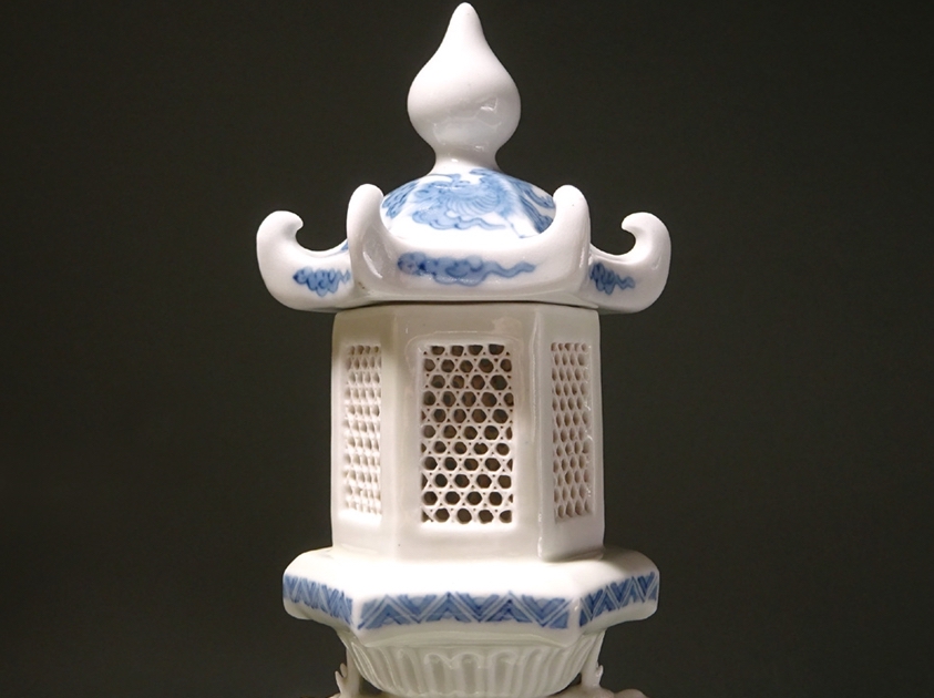 Late Edo Hirado Lantern with Serpentine Dragons