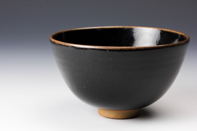 A “Koyo” Tenmoku Tea Bowl with Silk Pouch by Touetsu Kiln