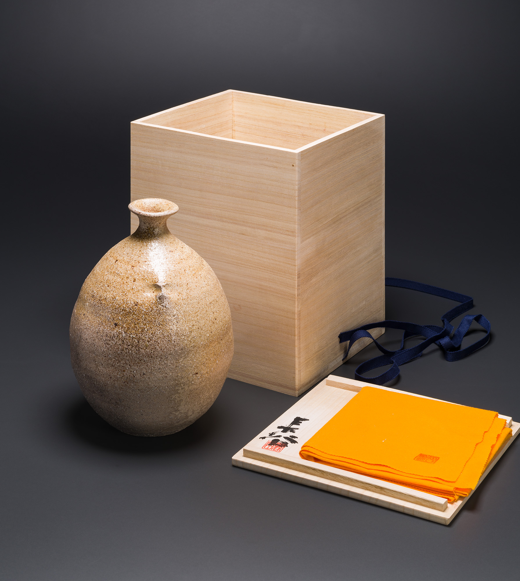 An Iga-yaki Vase by Nagatani Yasuhiro