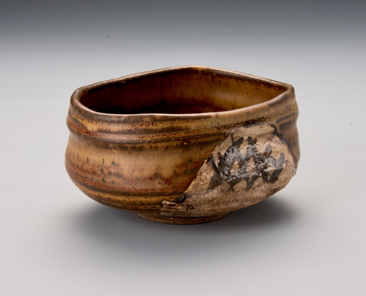 An Excellent Edo Period Oribe Tea Bowl with Poetic Name ‘Toma-bune’