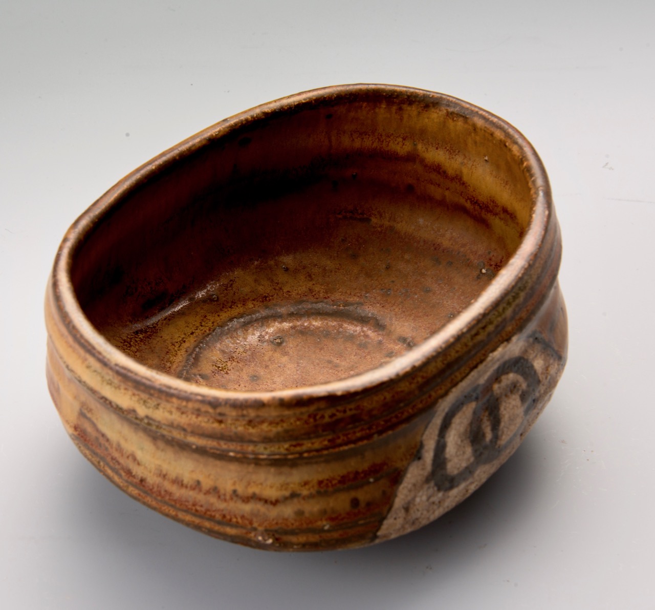 An Excellent Edo Period Oribe Tea Bowl with Poetic Name ‘Toma-bune’