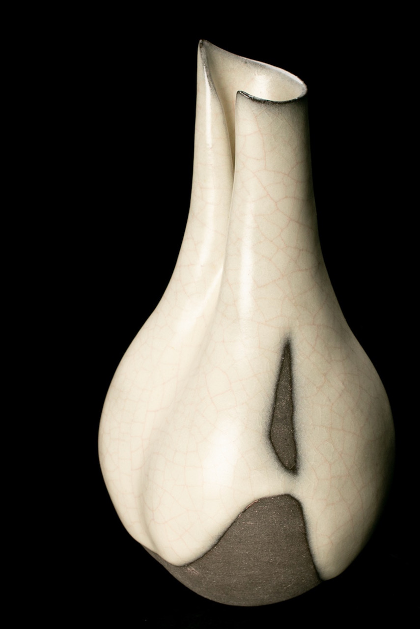 A Rice Porcelain Vase by Wakao Kei
