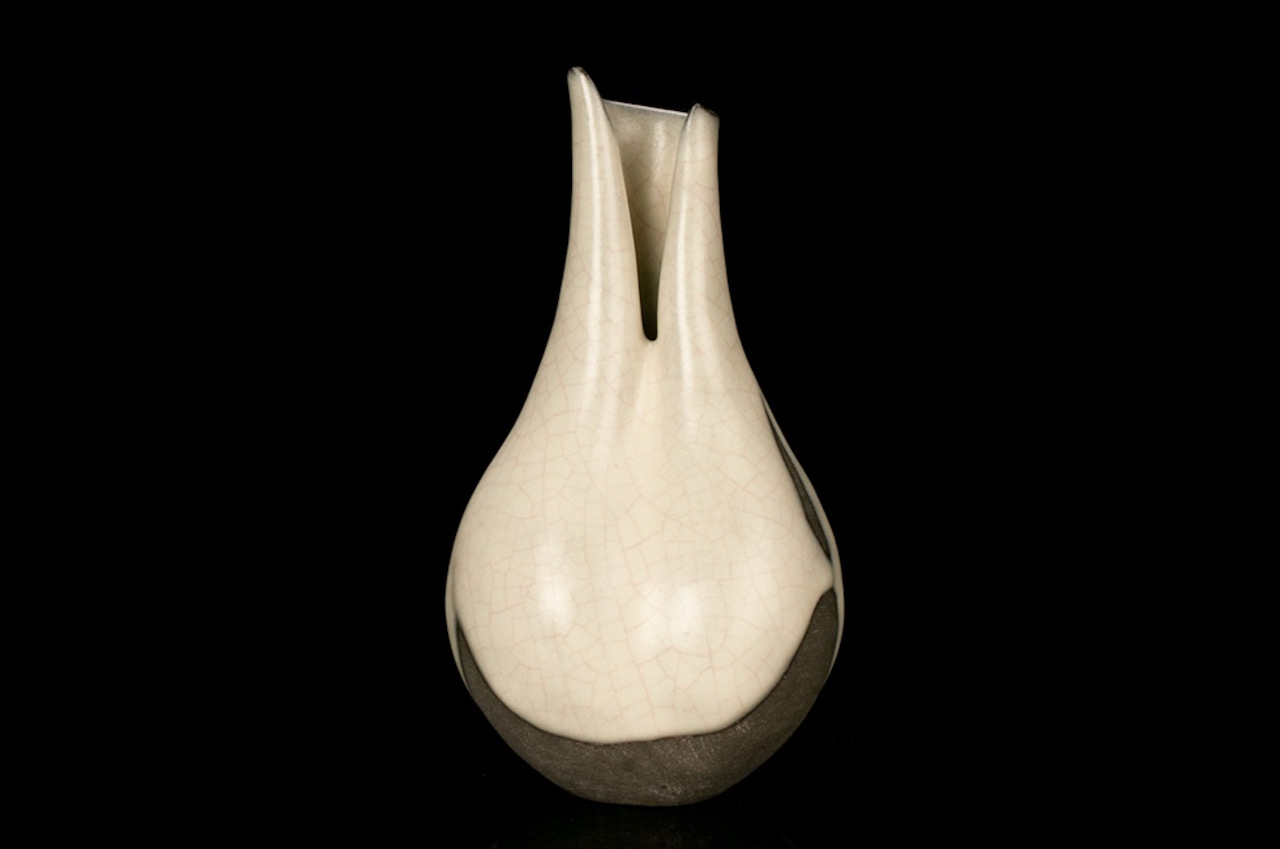 A Rice Porcelain Vase by Wakao Kei
