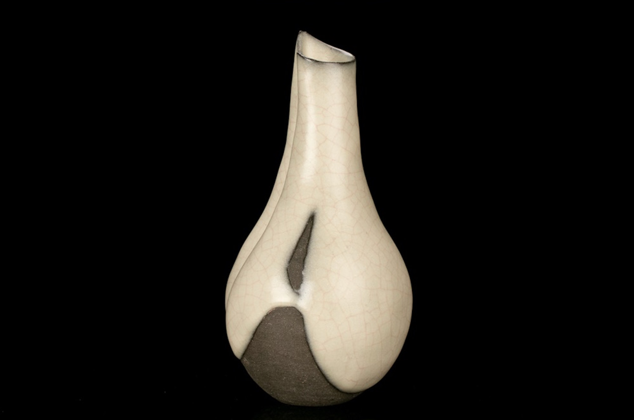A Rice Porcelain Vase by Wakao Kei