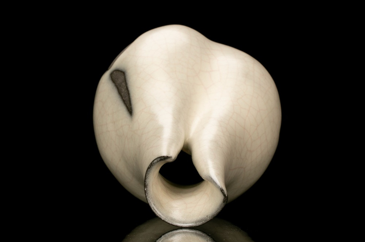 A Rice Porcelain Vase by Wakao Kei