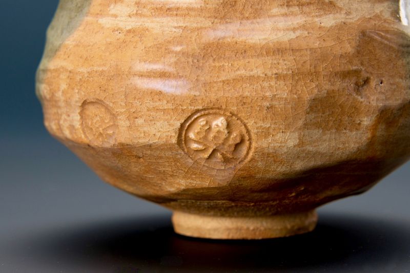 A Red Raku Tea Bowl w/ Painted Chrysanthemum by Raku Konyu (12)