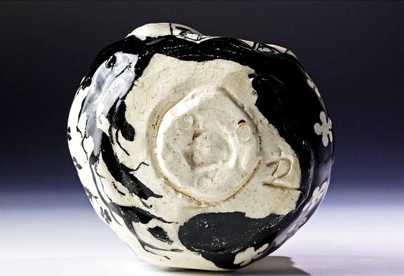 A “Rose Oribe” Masterpiece by Suzuki Goro
