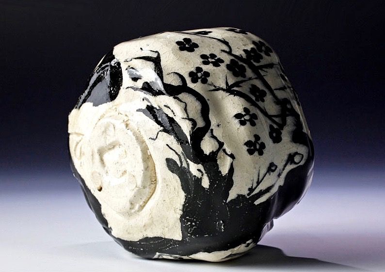 A “Rose Oribe” Masterpiece by Suzuki Goro